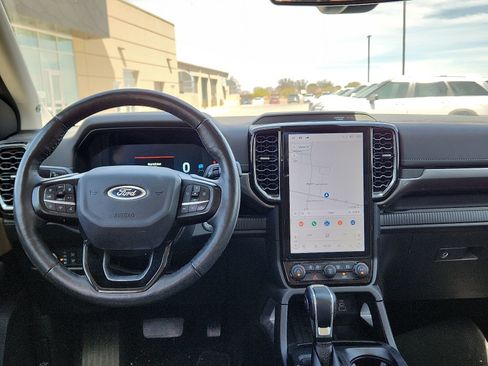 Used 2024 Ford Ranger Lariat w/ Trailer Tow Package image 9