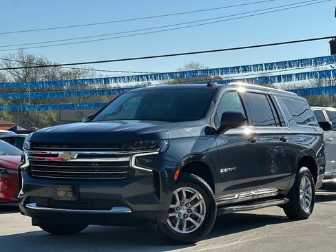 Used 2021 Chevrolet Suburban LT RWD image 3