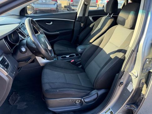 Used 2017 Hyundai Elantra GT image 7