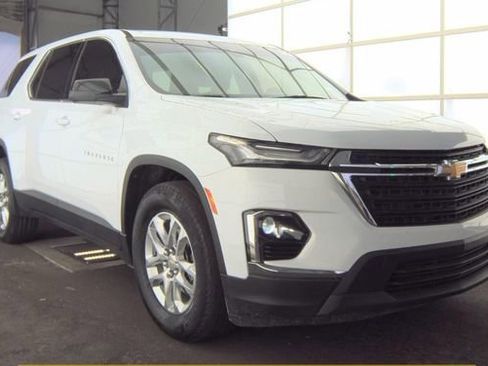 Used 2022 Chevrolet Traverse LS image 1