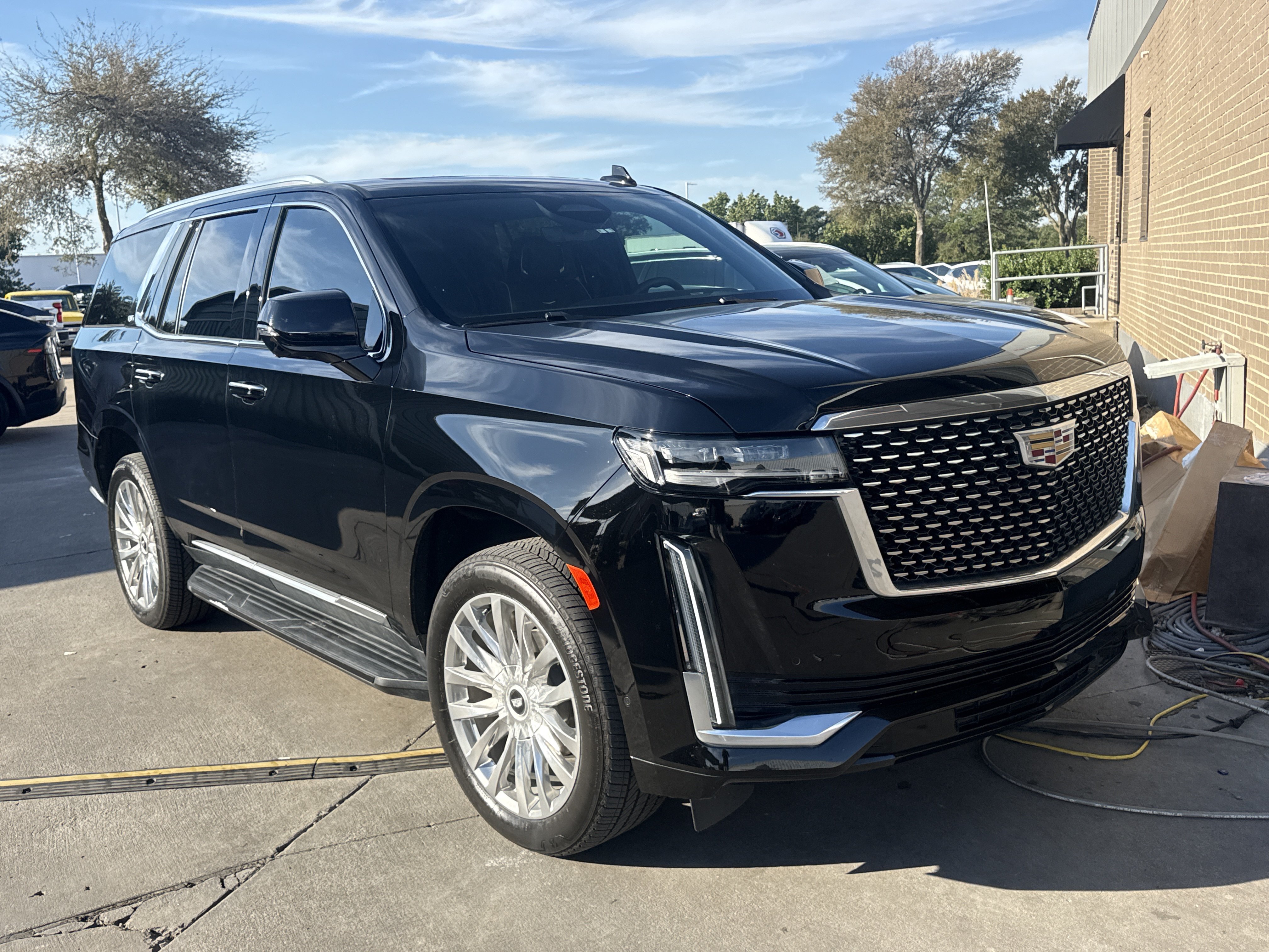 Used 2024 Cadillac Escalade Premium Luxury w/ Performance Package AWD/4WD image 2