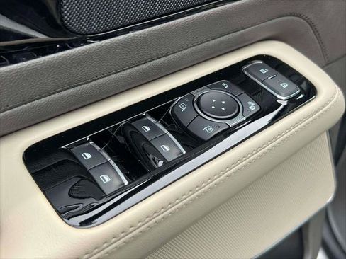 Used 2023 Lincoln Aviator AWD w/ Premium Package image 20