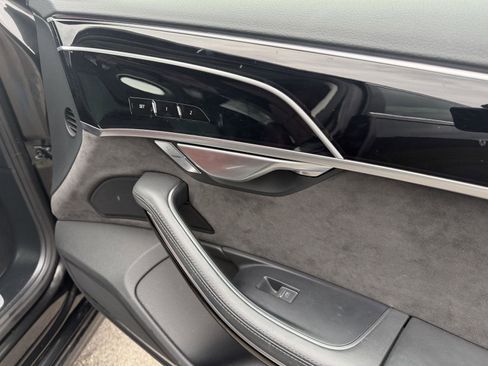 Used 2020 Audi S8 L w/ S8 Executive Package image 33
