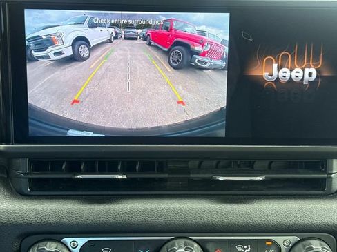Used 2024 Jeep Wrangler Unlimited Sport AWD/4WD image 31