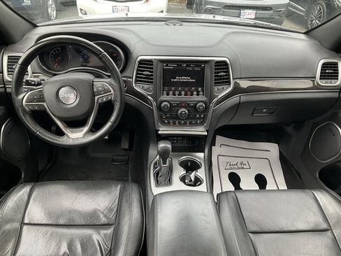 Used 2018 Jeep Grand Cherokee Overland AWD/4WD image 17