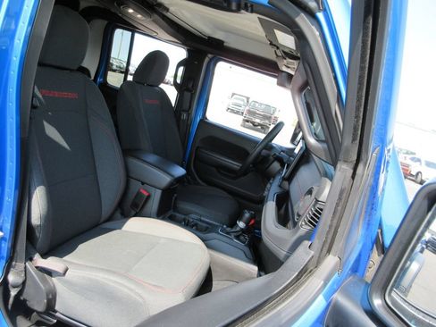 Used 2024 Jeep Gladiator Rubicon w/ Technology Group AWD/4WD image 20