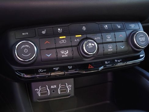 Used 2023 Dodge Durango GT image 18