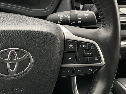 Used 2024 Toyota Grand Highlander XLE image 25