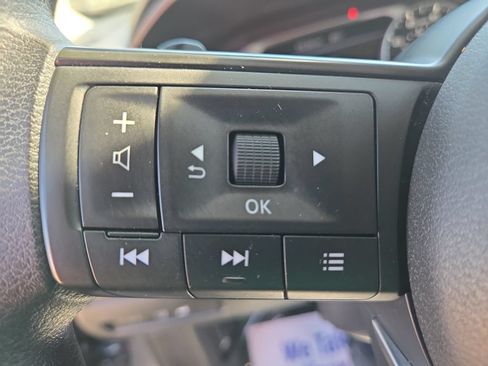 Used 2024 Nissan Rogue SV FWD image 17