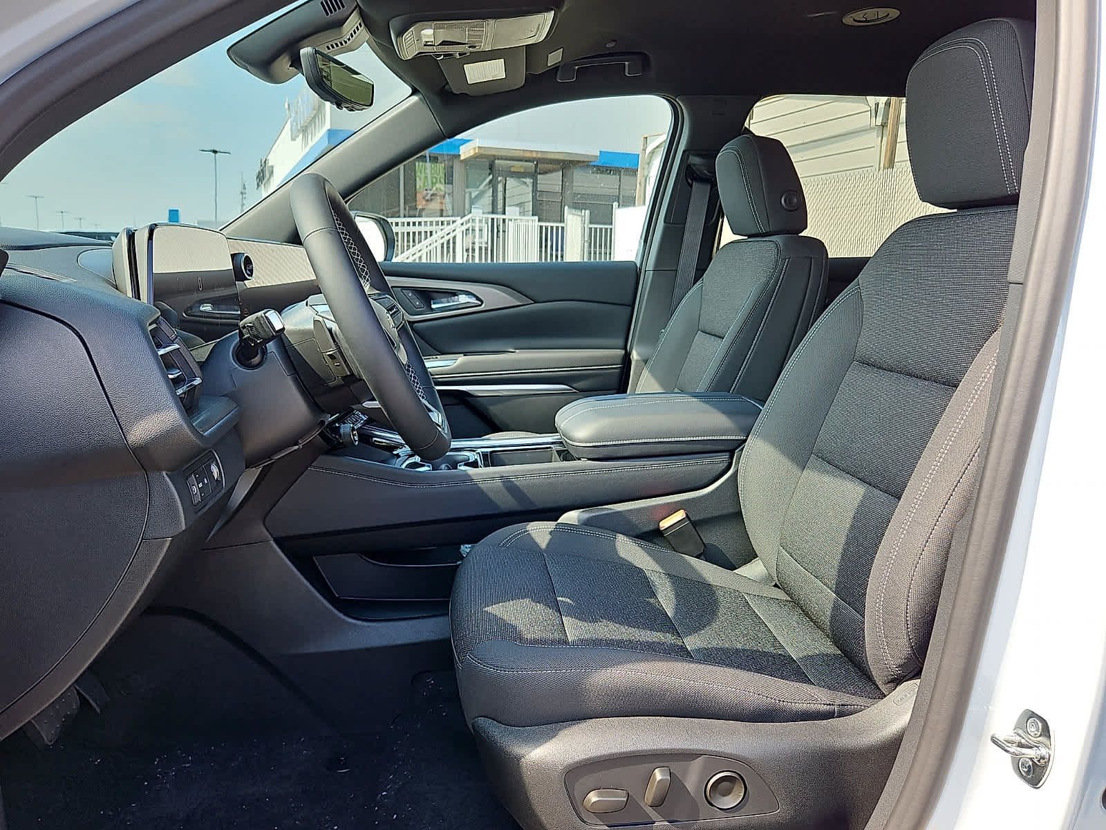 New 2027 Chevrolet Traverse LT w/ Driver Confidence Package FWD image 12