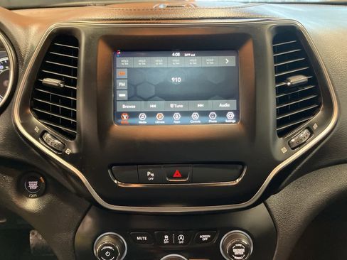 Used 2020 Jeep Cherokee Latitude Plus w/ Cold Weather Group image 20