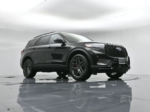 Used 2025 Ford Explorer ST-Line w/ ST-Line Street Pack image 49