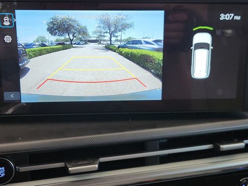 Certified 2025 Hyundai Santa Fe SEL FWD image 18
