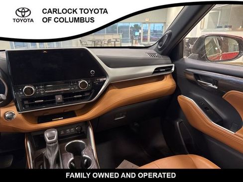 Used 2023 Toyota Highlander Platinum image 21