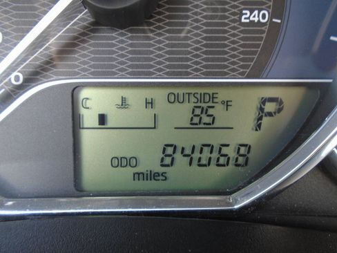 Used 2014 Toyota Corolla LE FWD image 13