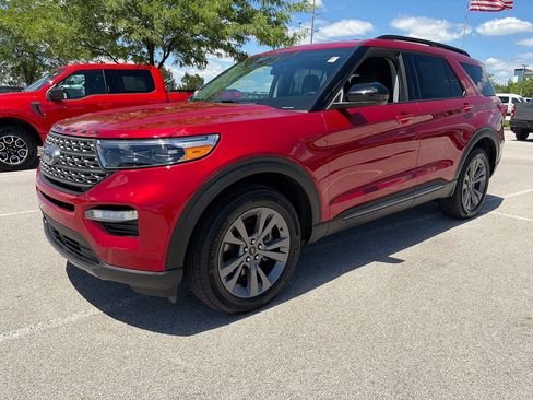Used 2024 Ford Explorer XLT w/ Equipment Group 202A AWD/4WD image 3