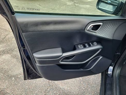 Used 2022 Kia Soul LX FWD image 15