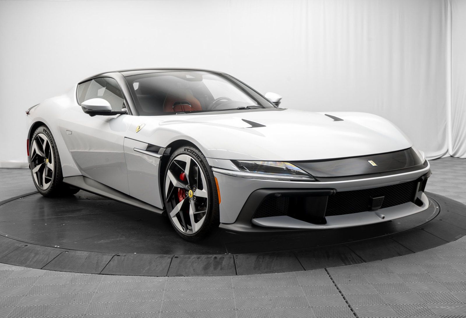Used 2025 Ferrari 12Cilindri RWD image 9