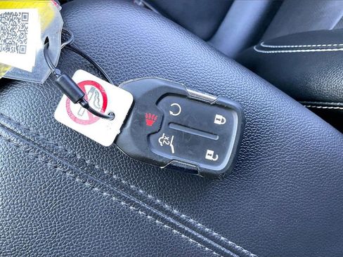 Used 2024 GMC Terrain SLT image 11