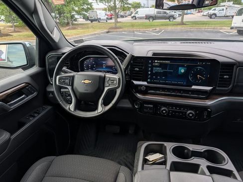 Used 2025 Chevrolet Silverado 1500 LT AWD/4WD image 7