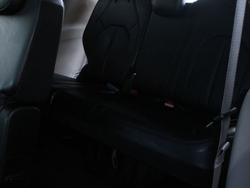 Used 2018 Chrysler Pacifica Touring-L image 26