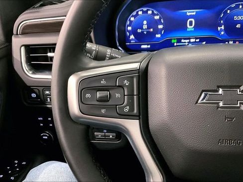 Used 2024 Chevrolet Suburban Z71 image 25