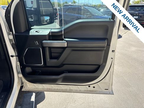 Used 2018 Ford F150 Platinum w/ Equipment Group 701A Luxury AWD/4WD image 11