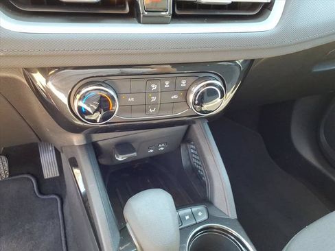 Used 2025 Chevrolet TrailBlazer LT FWD image 30