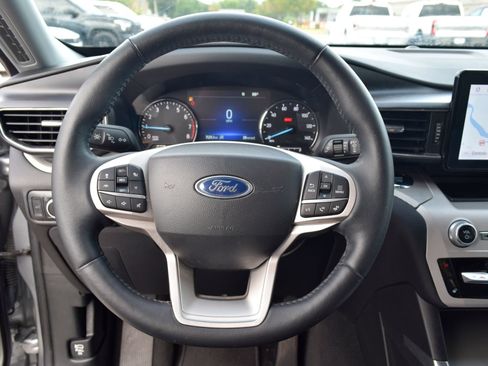 Used 2023 Ford Explorer XLT w/ Equipment Group 202A RWD image 6