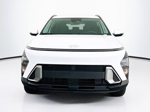 Used 2025 Hyundai Kona SEL image 2