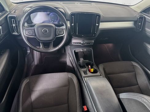 Used 2020 Volvo XC40 T5 Momentum image 22