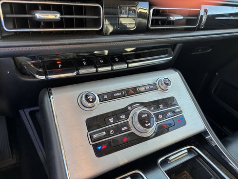 Used 2020 Lincoln Aviator AWD image 21
