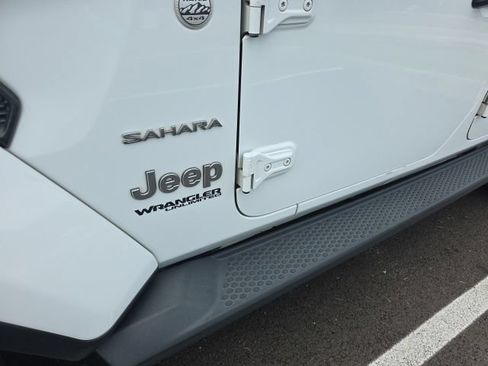 Used 2018 Jeep Wrangler Unlimited Sahara w/ Cold Weather Group AWD/4WD image 3