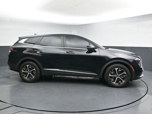 Used 2025 Kia Sportage EX FWD image 9