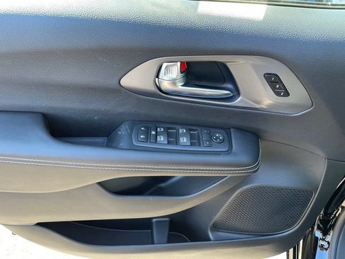 New 2026 Chrysler Pacifica Select w/ S Appearance Package FWD image 7
