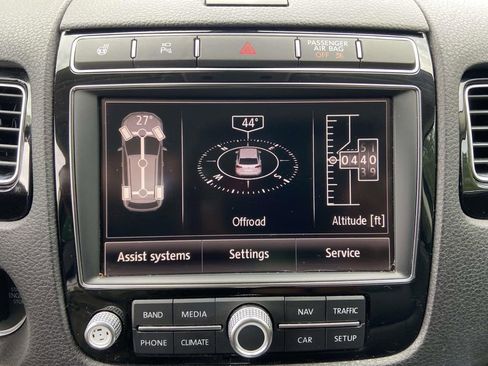 Used 2017 Volkswagen Touareg Sport AWD/4WD image 23