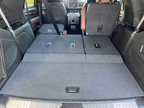 Used 2024 GMC Yukon Denali Ultimate AWD/4WD image 21