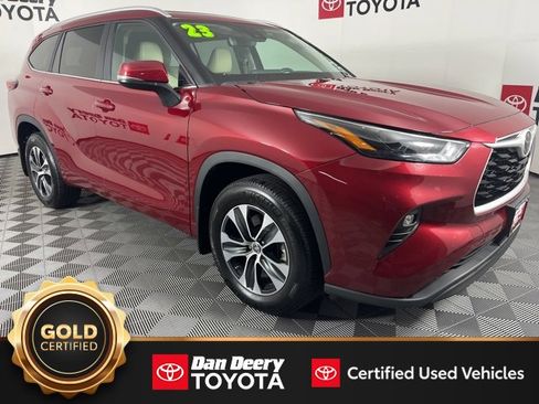 Certified 2023 Toyota Highlander XLE image 1