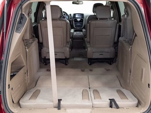 Used 2014 Chrysler Town & Country Touring FWD image 30