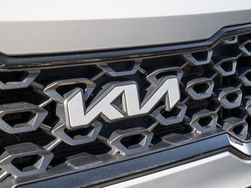 Used 2022 Kia Sorento S w/ Panoramic Sunroof Package image 3