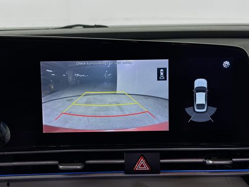 Used 2021 Hyundai Elantra Limited image 16