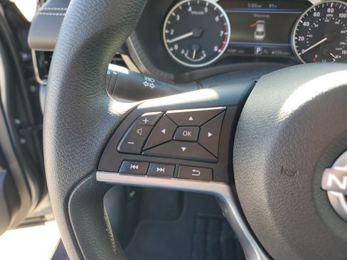 Used 2025 Nissan Sentra SV image 19