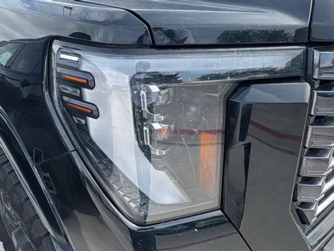 Used 2025 GMC Sierra 2500 Denali Ultimate w/ Max Trailering Package AWD/4WD image 8