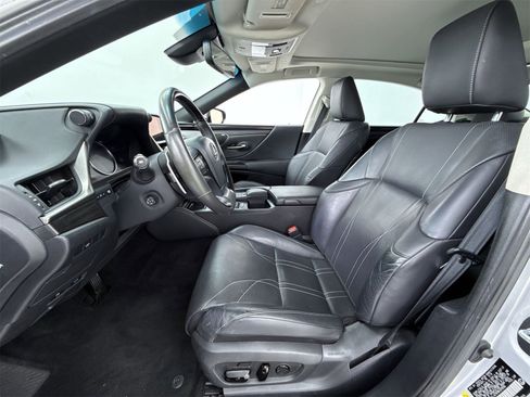 Used 2019 Lexus ES 350 Luxury image 11