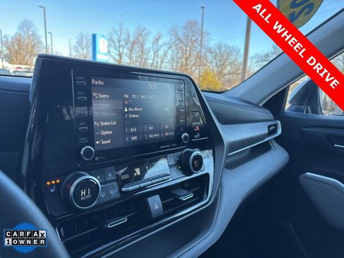 Used 2020 Toyota Highlander XLE image 18
