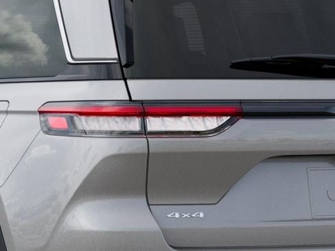New 2025 Jeep Grand Cherokee Limited image 9