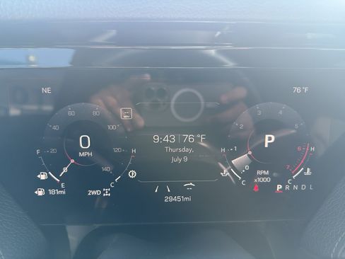 Used 2025 GMC Yukon XL Denali AWD/4WD image 17