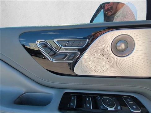 Used 2020 Lincoln Aviator Reserve w/ Equipment Group 202A image 17