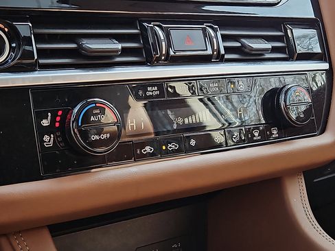 Certified 2022 Nissan Pathfinder Platinum w/ Cargo Package image 16