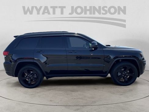 Used 2019 Jeep Grand Cherokee Laredo RWD image 6